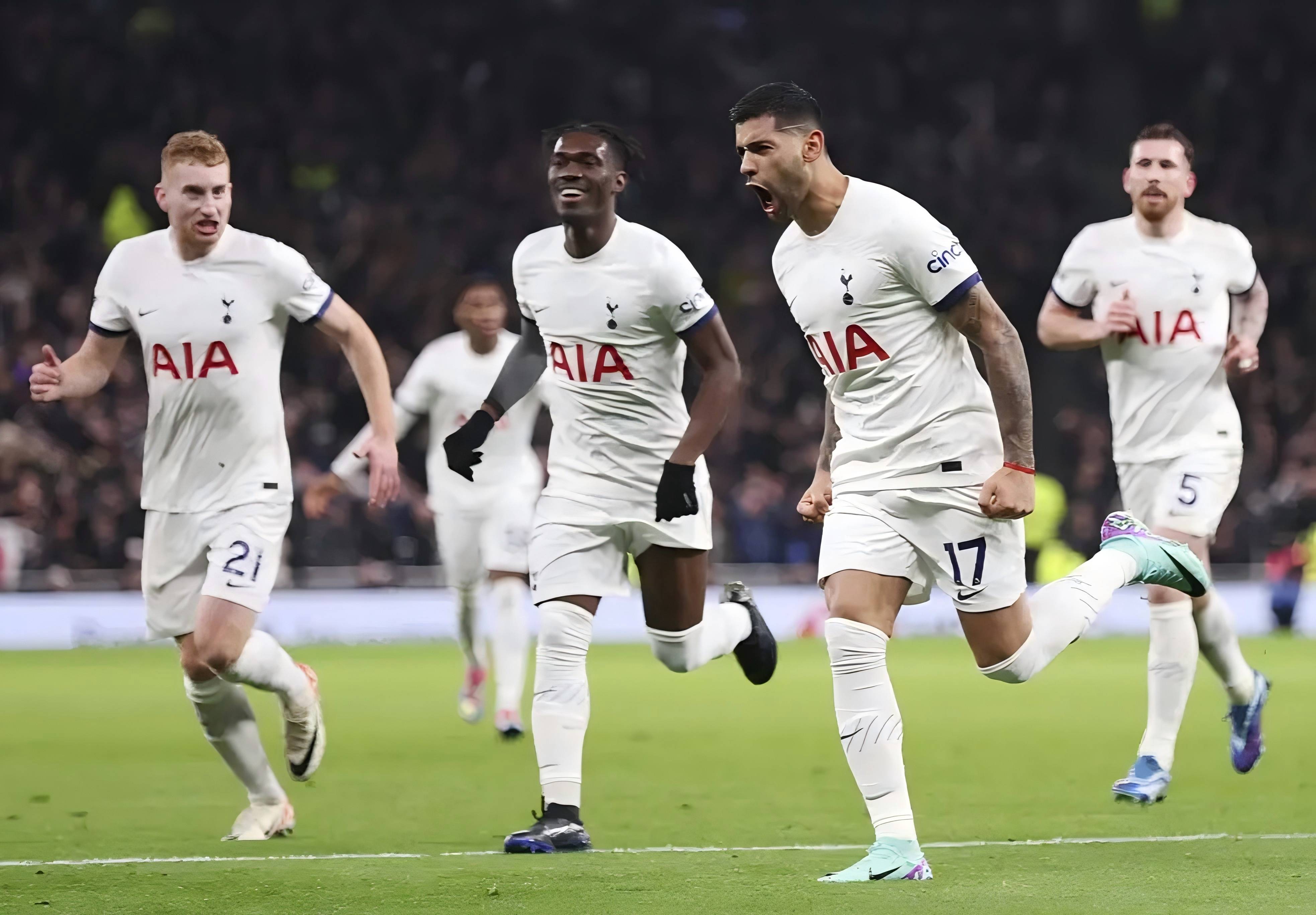 包含今晚巴黎圣日耳曼备战德国杯，伤情更新细节曝光，话题不断，赛程密集仍需轮换的词条