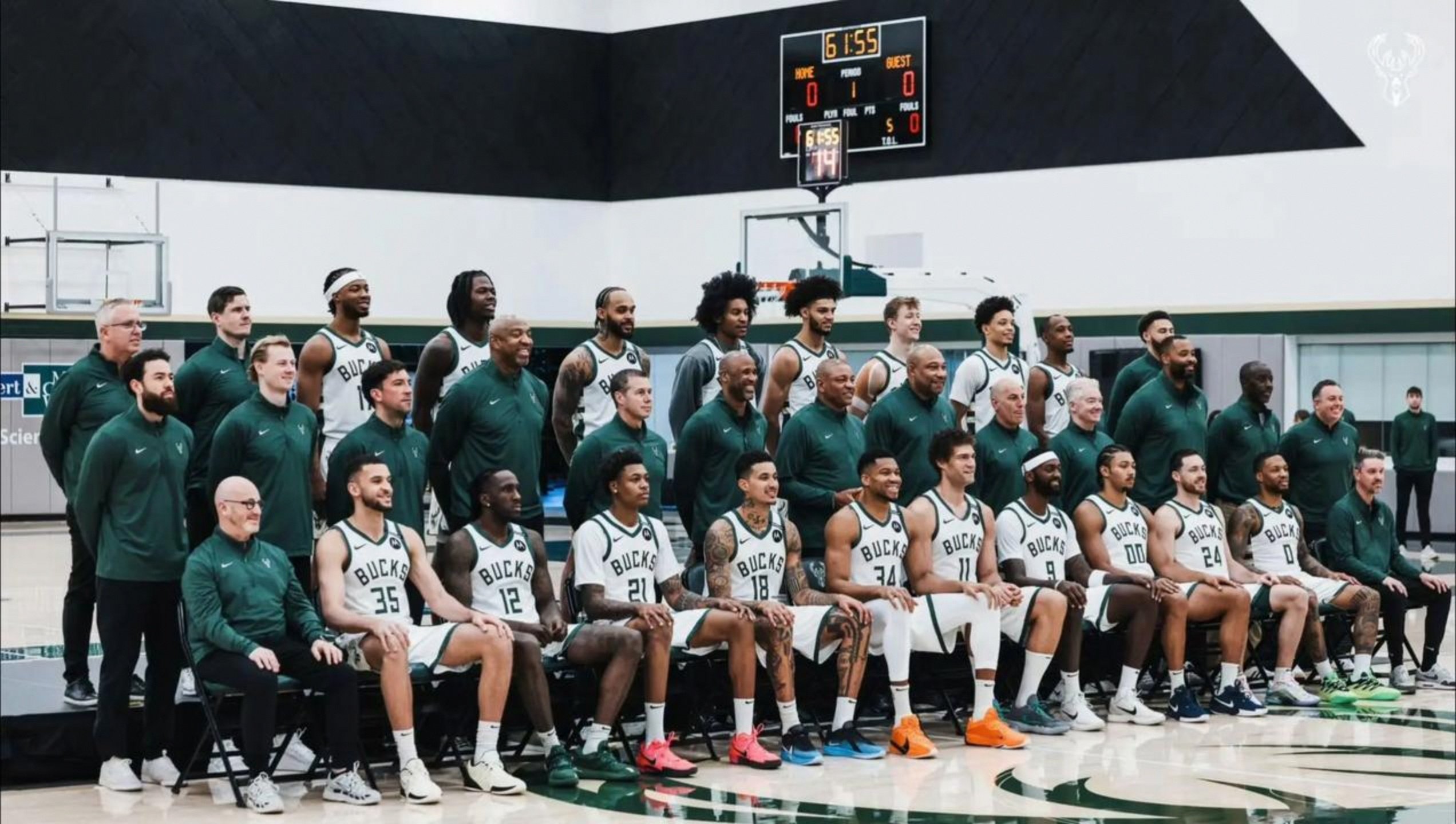 开云-关键时刻迈阿密热火备战NBA常规赛，主帅复盘细节曝光，球迷炸锅，更衣室氛围转暖的简单介绍