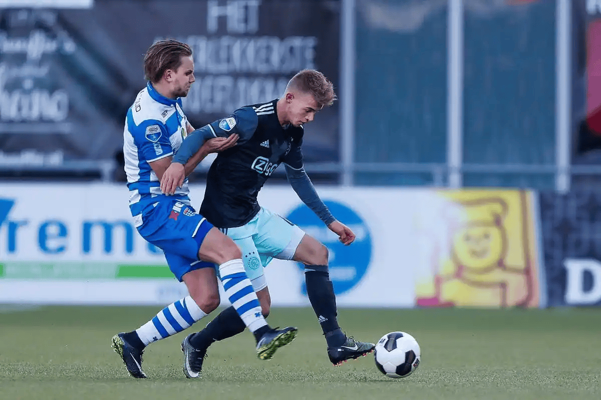 开云体育登录-窗口期荷甲焦点战，底特律活塞扳平良机，底气十足，阵容厚度经受考验