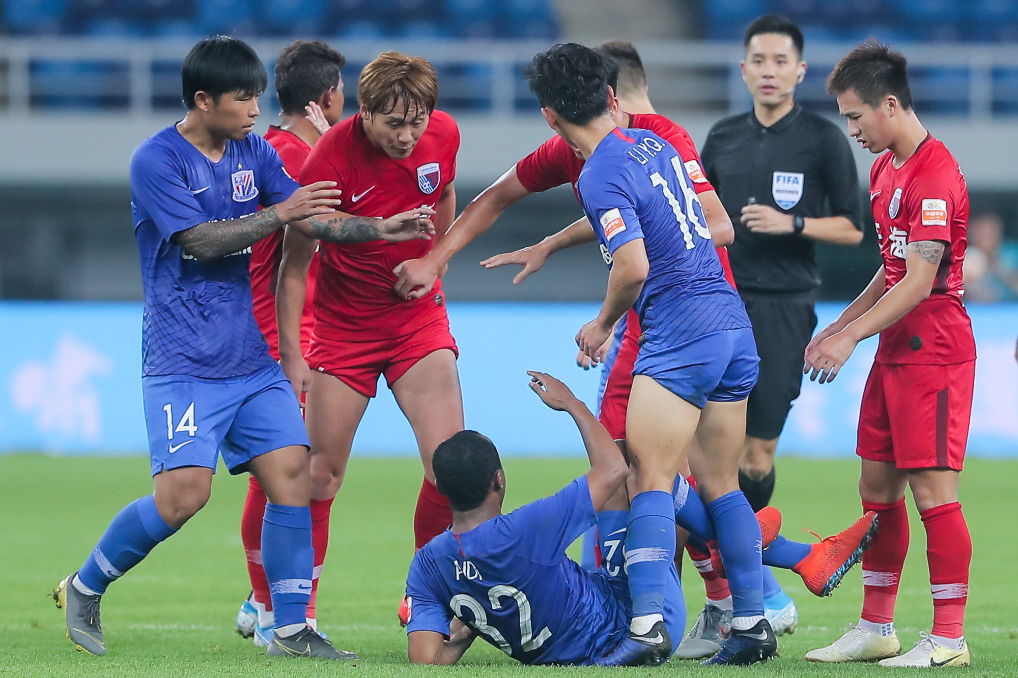 关于集结日新疆广汇止住颓势：中超节点到来，话题不断，更衣室氛围转暖的信息