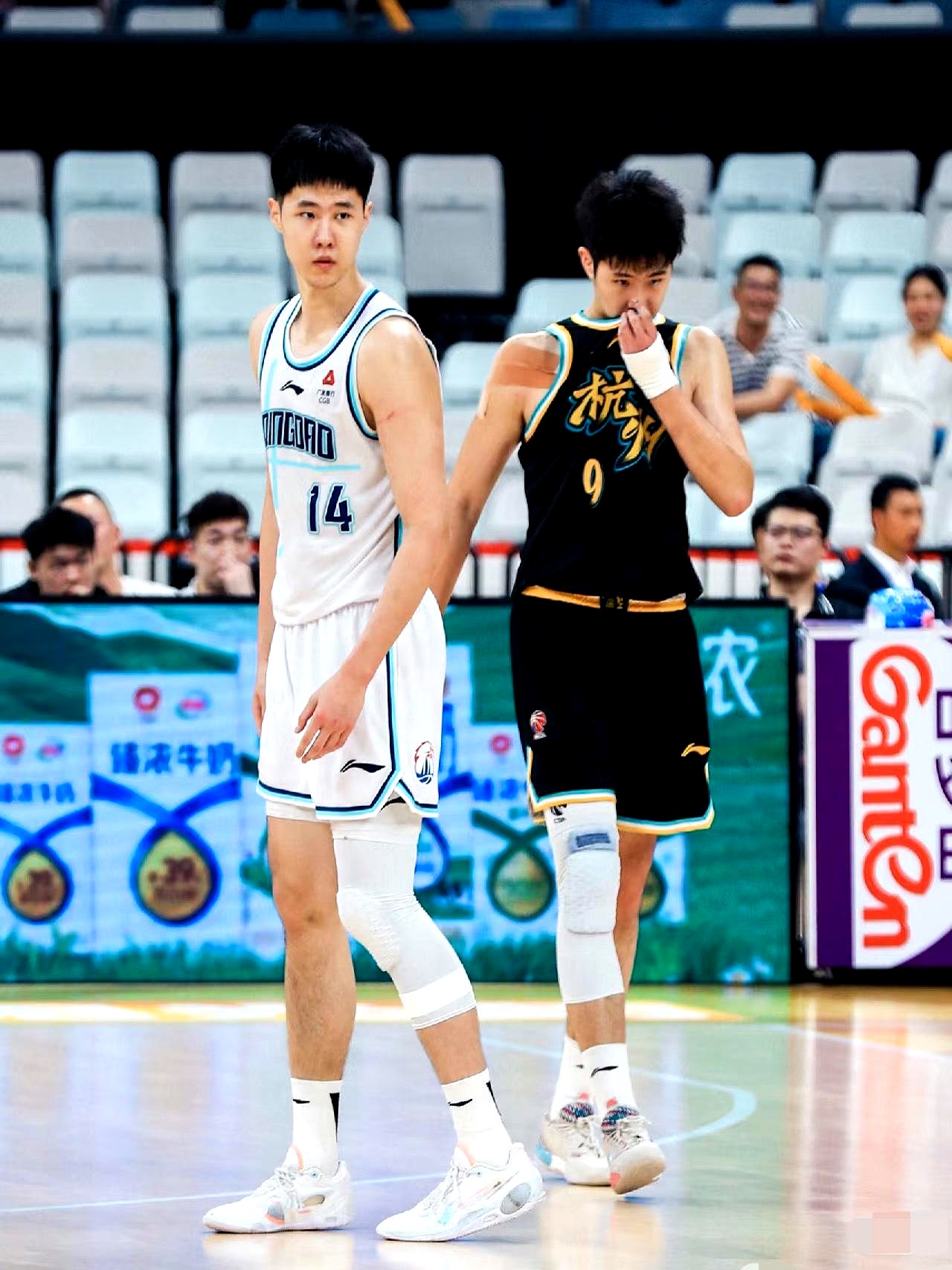 关于亚冠转会期走向成谜，广厦男篮绝杀压哨，信心回归，控场能力受关注的信息